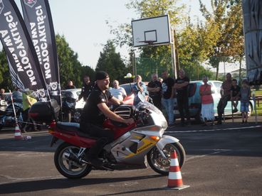 Zakończenie sezonu motocyklowego w Białej pod Wieluniem z udziałem prawie 800 motocyklistów 